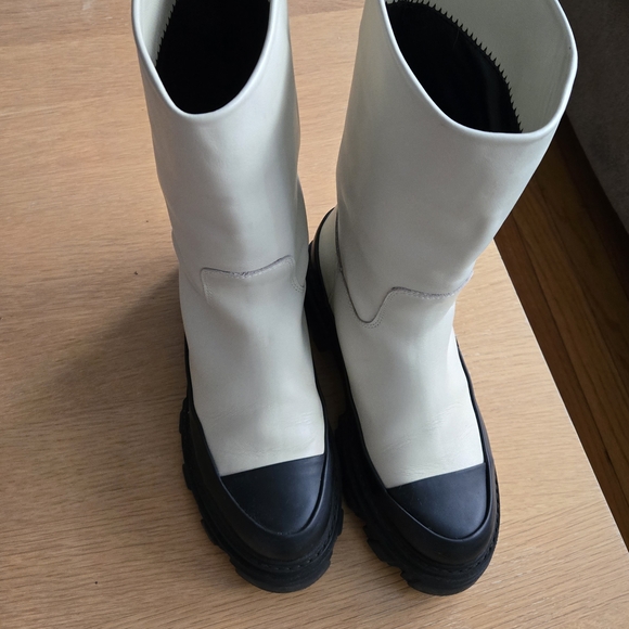 Ganni Cream and Black Straps - Picture 3 of 4